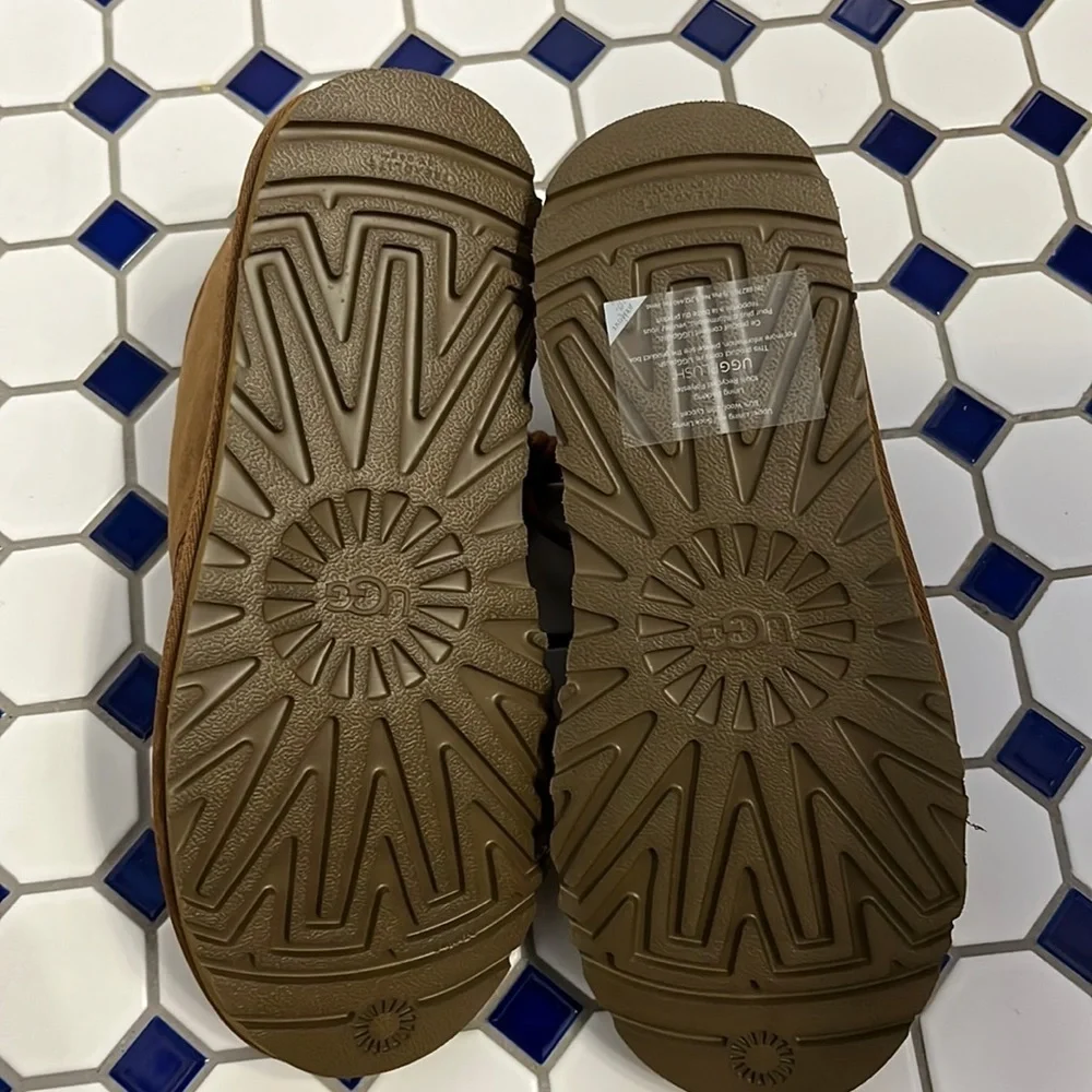New UGG × Charcoal Neumel Chukka Suede in Chestnut Men's Sz 8